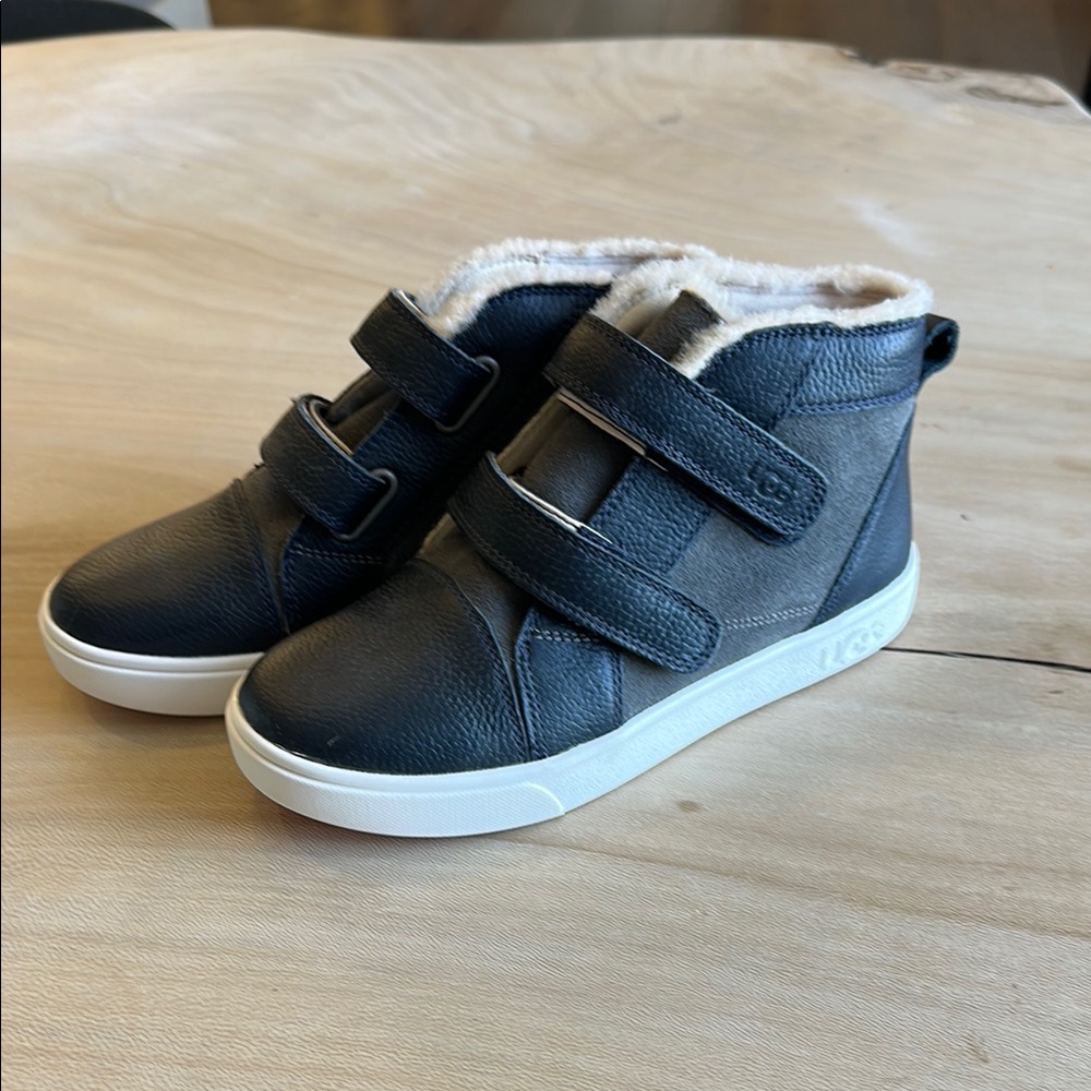 Ugg Boys Rennon High Top Sneaker NWOB size 2